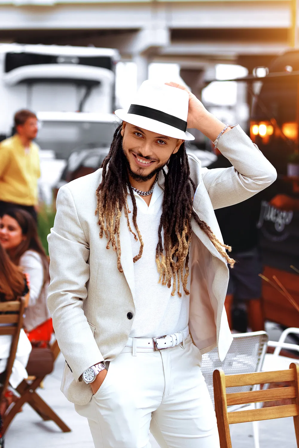 carousel-white-outfit